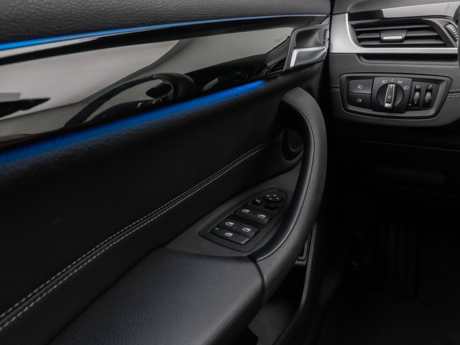 Fahrzeugabbildung BMW X1 xD25e Sport Line Kamera DAB Navi LED Komfort