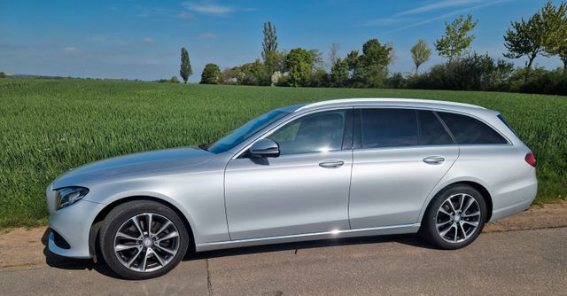 MERCEDES-BENZ E 220 d T Autom. -