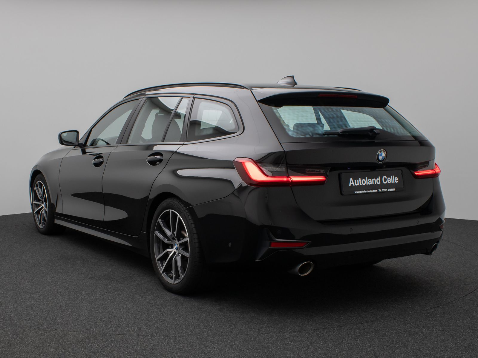 Fahrzeugabbildung BMW 330i Panorama Laser 360°HUD HiFi Komfort Sport