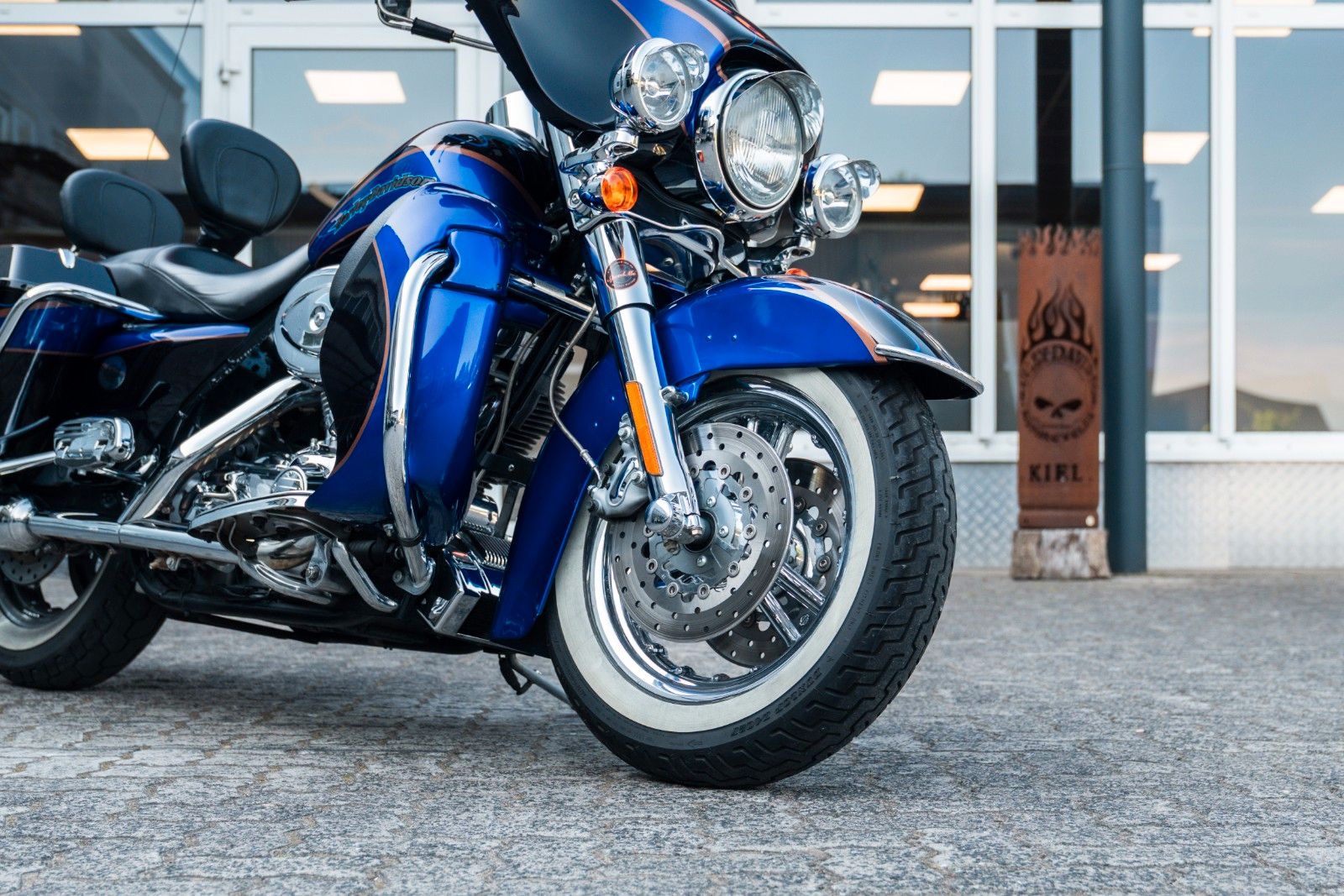 Fahrzeugabbildung Harley-Davidson FLHTCSE CVO Screamin Eagle E-Glide - Twin Cam