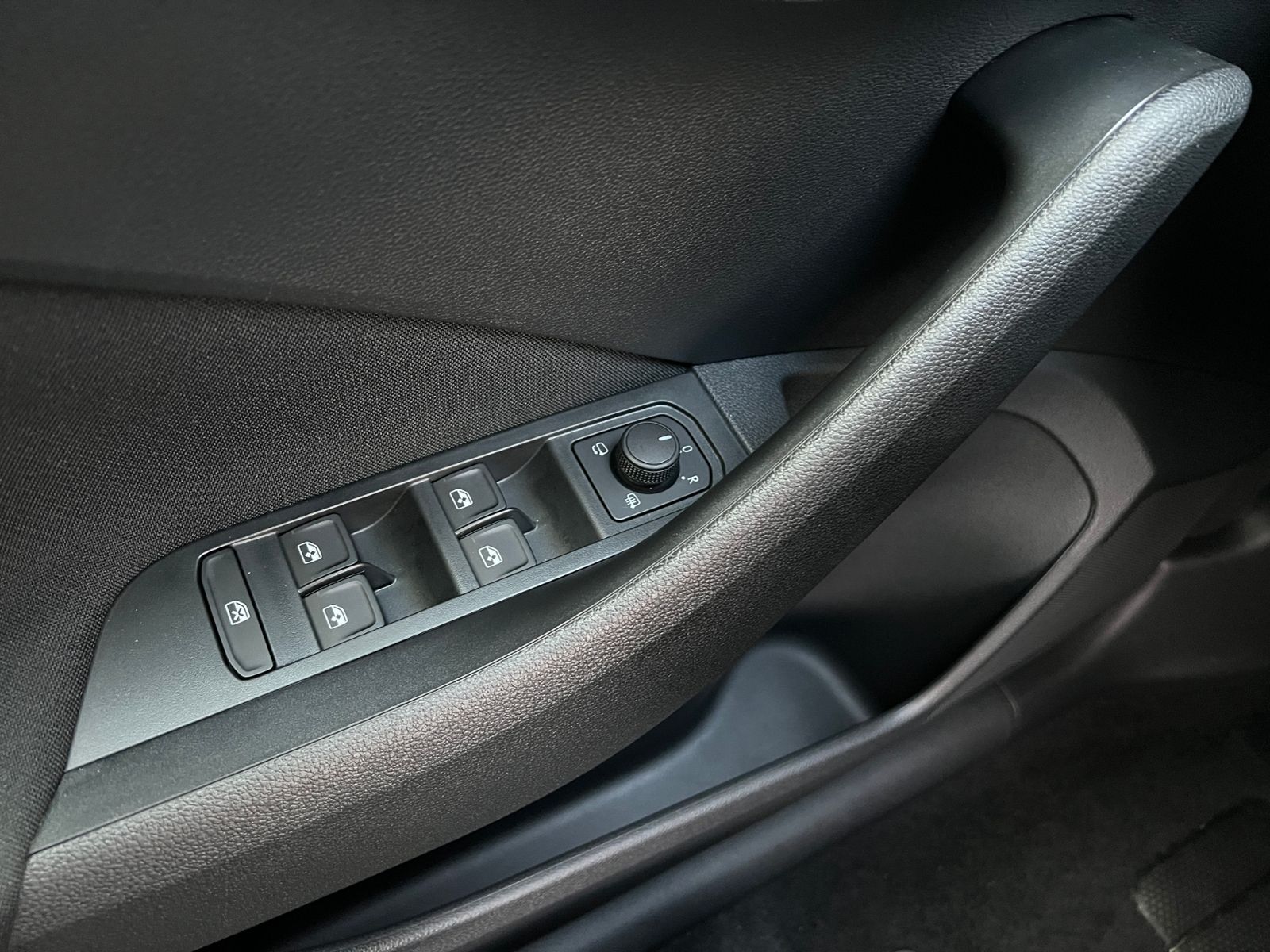 Fahrzeugabbildung SKODA Kamiq Selection 1.0 TSI DSG *LED, Komfort Paket,