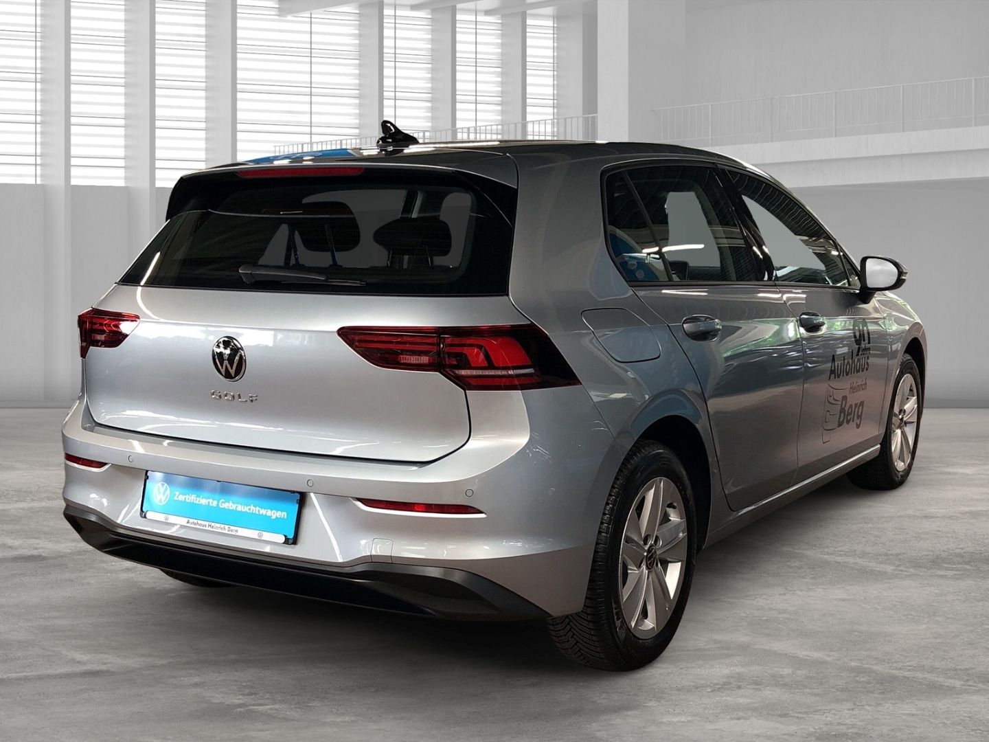 Fahrzeugabbildung Volkswagen Golf Life 1.5 TSI Digitales Cockpit LED Sperrdif