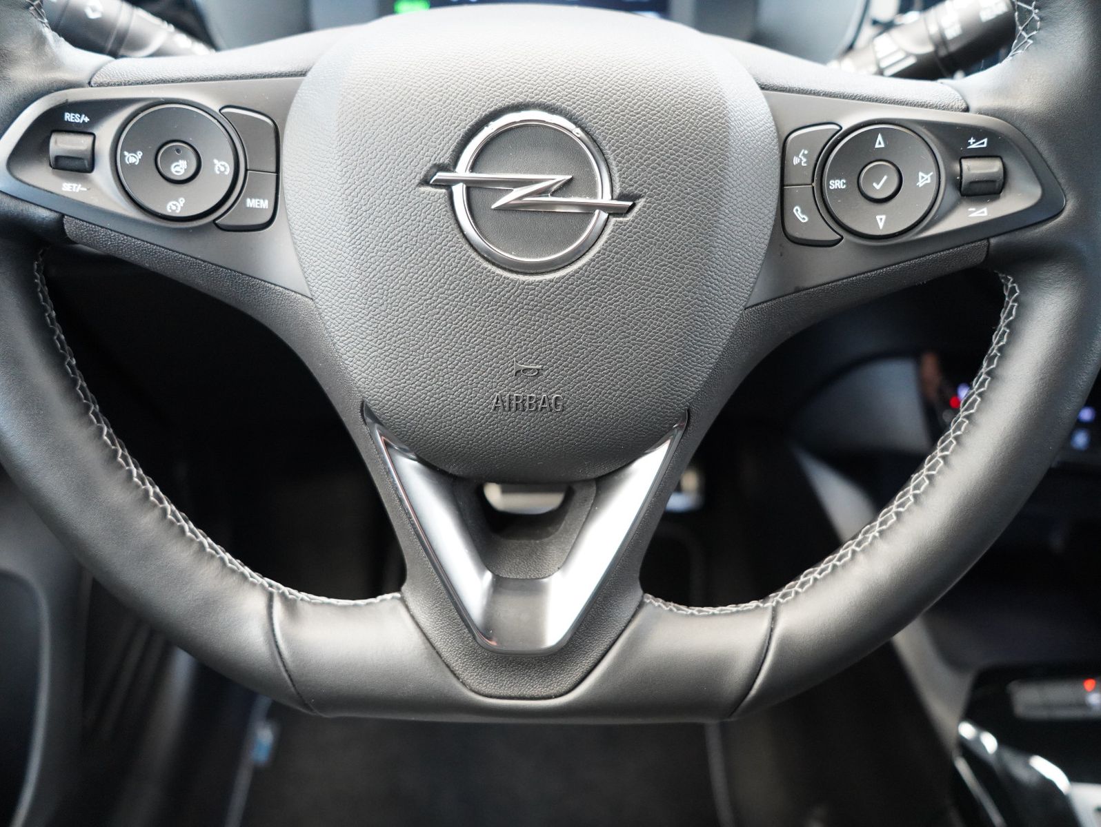 Fahrzeugabbildung Opel Corsa F e GS Line NAVI/LEDER/LM 17"/11KW/SOH