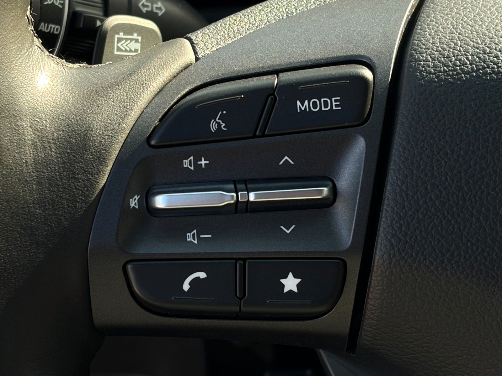 Fahrzeugabbildung Hyundai Kona Elektro SELECT ACC LKAS SHZ LHZ CAM CarPlay