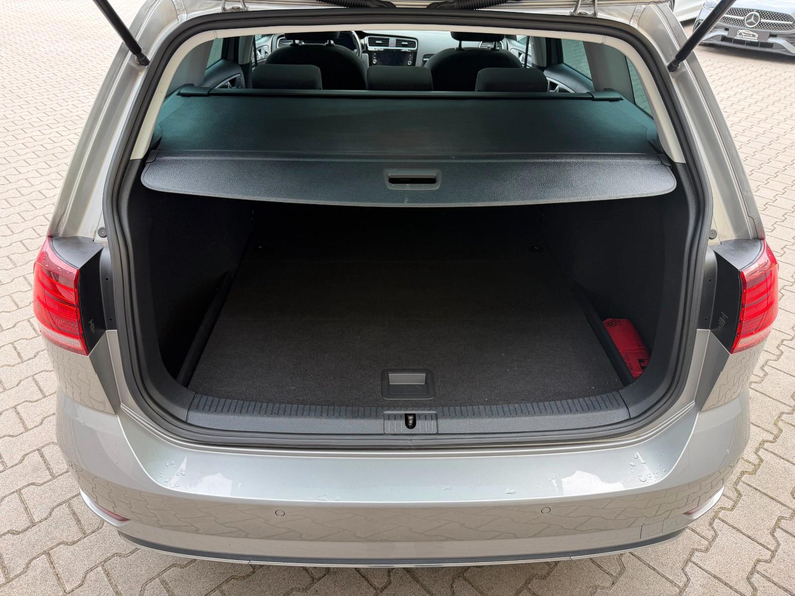 Volkswagen Golf VII United DIGITALTACHO/NAVI/SHZ/TEMPOMAT*, миниатюра 10