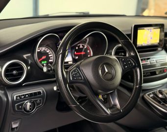 Mercedes V 220 - 12