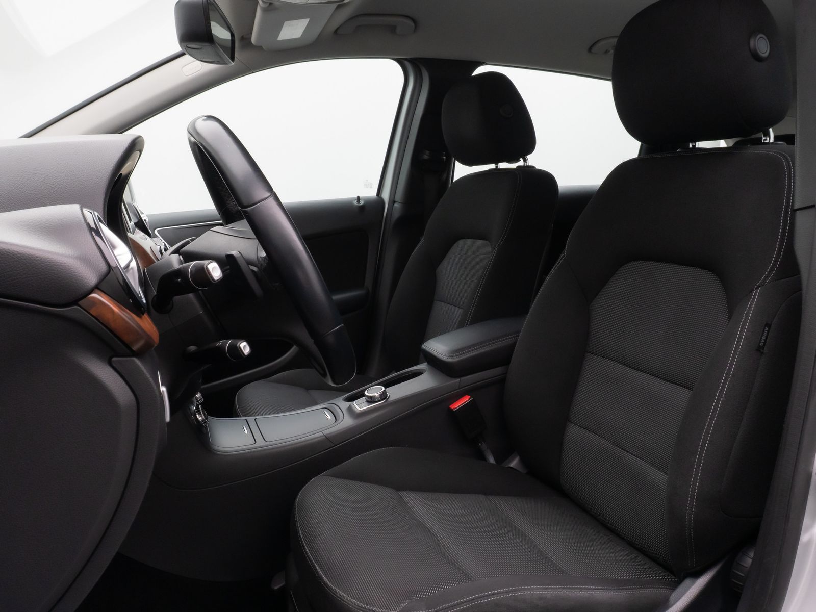 Fahrzeugabbildung Mercedes-Benz B 180 CDI Navi Sitzhzg Bi-Xenon PDC Klimaautomat