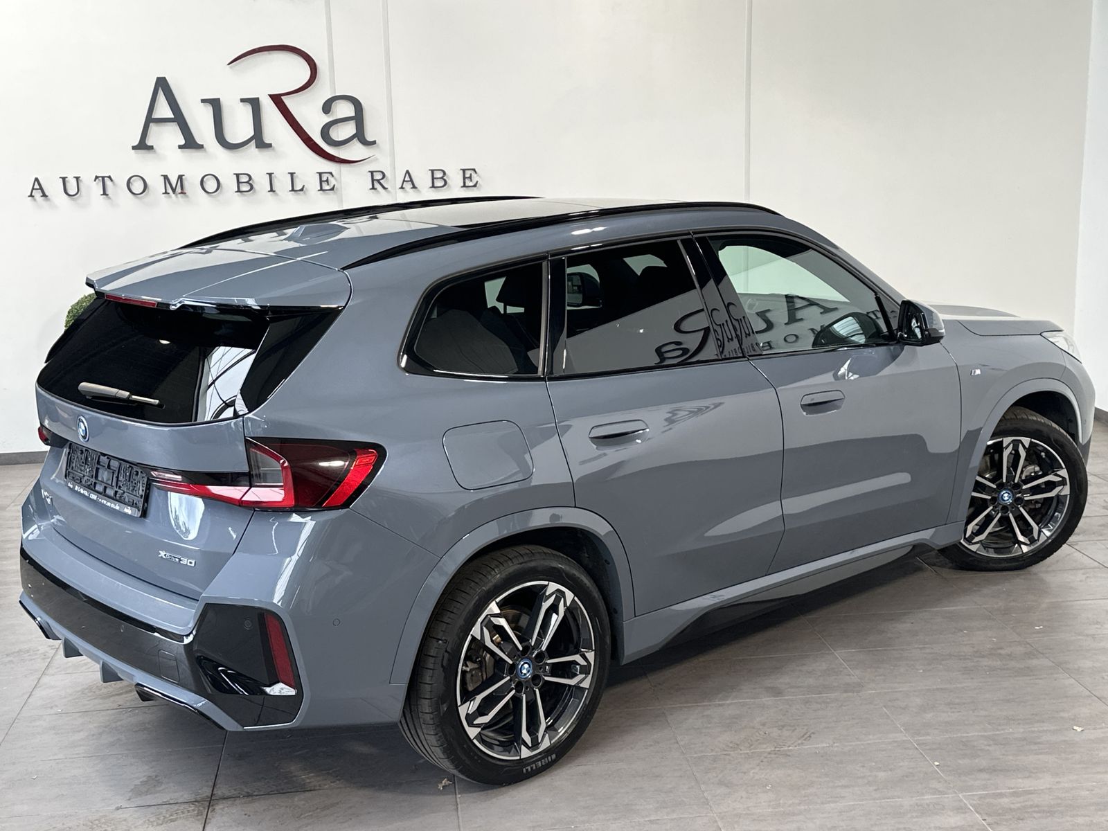 Fahrzeugabbildung BMW iX1 xDrive30 M-Sport NAV+LED+ACC+KAMERA+PANO+SHZ