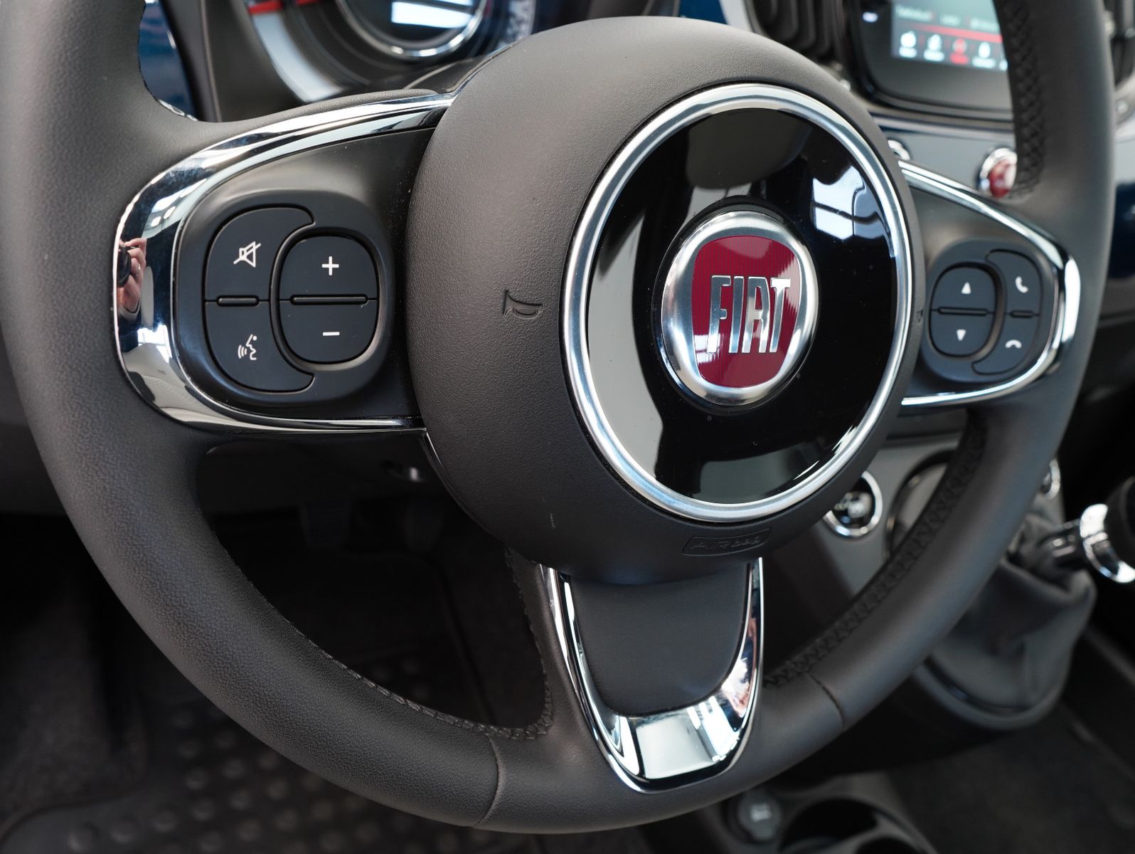 Fahrzeugabbildung Fiat 500 1.0 Mild Hybrid Dolcevita PANORAMA