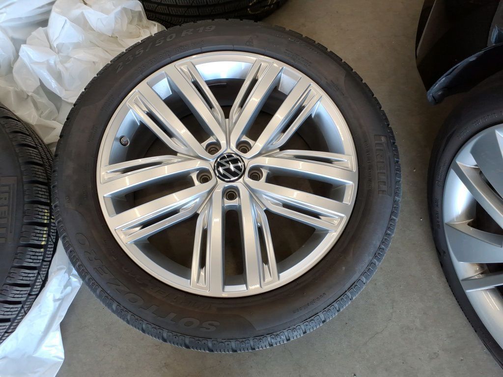 Volkswagen Tiguan R 4Motion 2.0 TSI AHK*Tempo*PDC*RFK*Nav