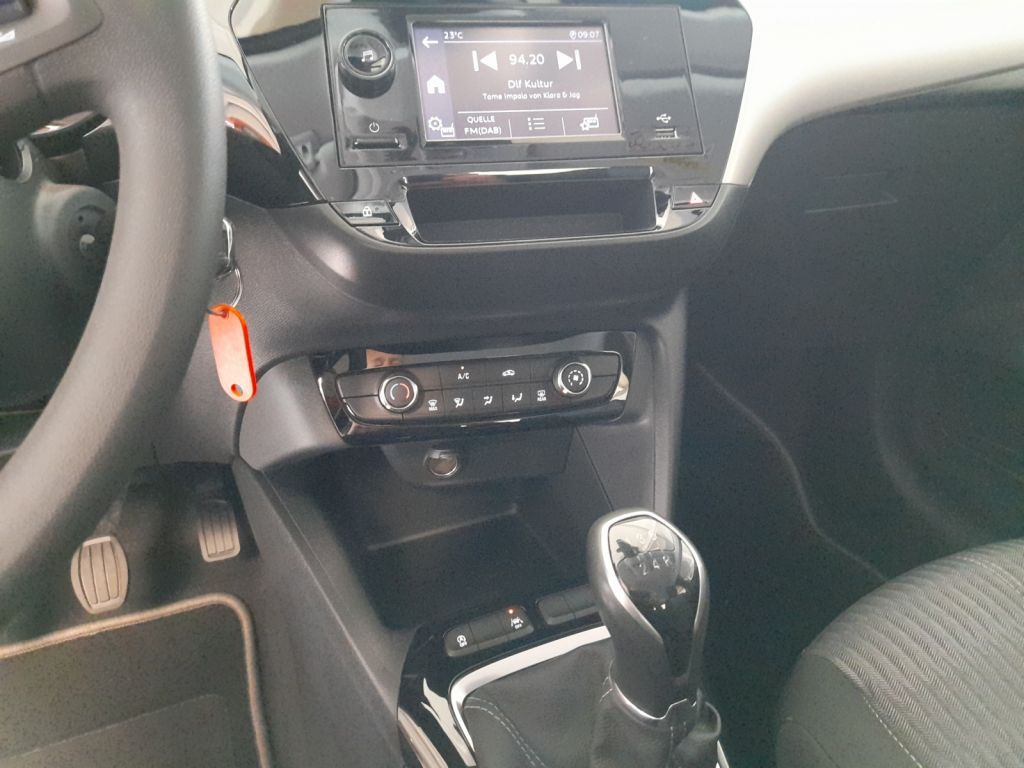 Fahrzeugabbildung Opel Corsa 1.2 Edition F DAB Spurhalteassistent Klima