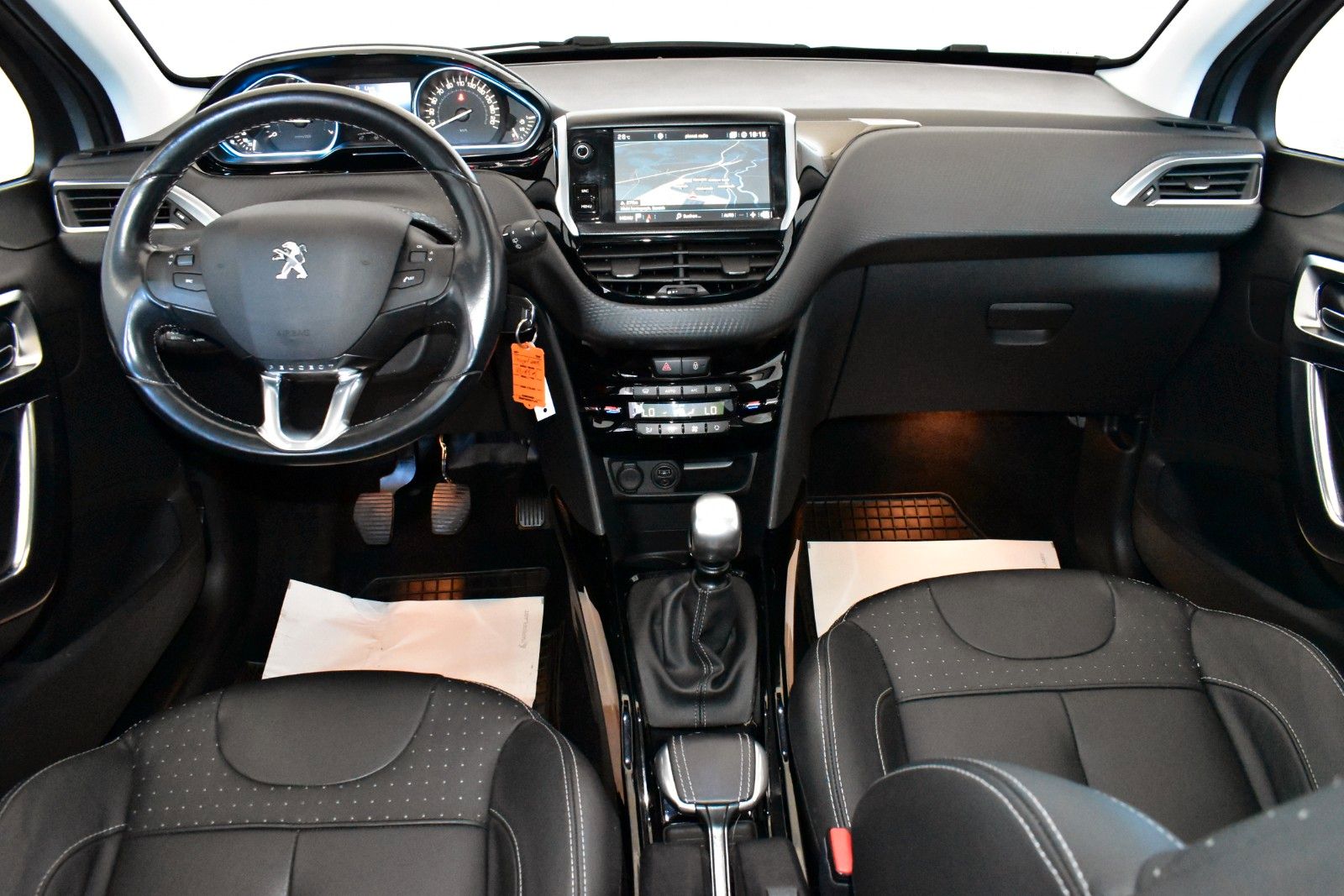 Fahrzeugabbildung Peugeot 2008 Allure T.Leder,SH,Navi,Kamera,8fach bereift