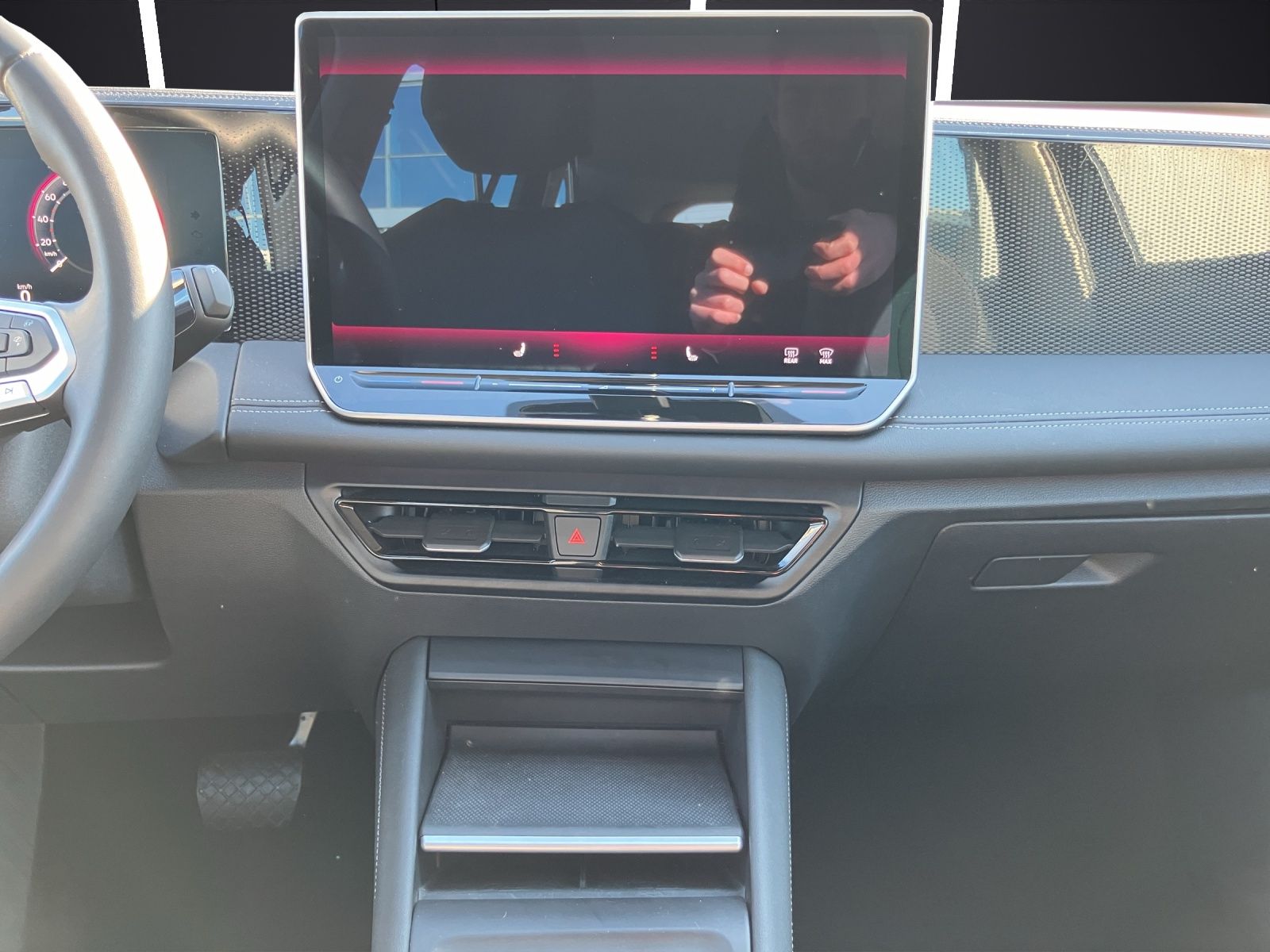 Fahrzeugabbildung Volkswagen Tiguan TDI Life DSG LED ACC AHK HuD NAVI PDC SHZ