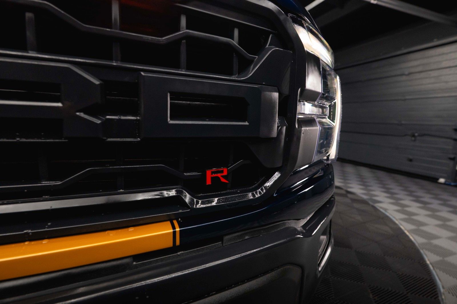 Fahrzeugabbildung Ford F150 5.0L V8 4x4 Offroad SuperCrew RAPTOR 19%