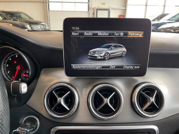 Mercedes-Benz CLA 200 Shooting Brake *KAM*NAVI*LED*PDC*PANO*