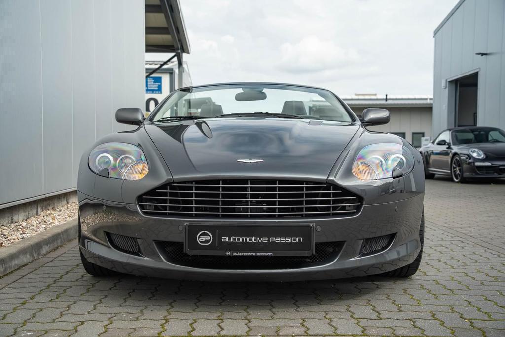 Aston Martin DB9