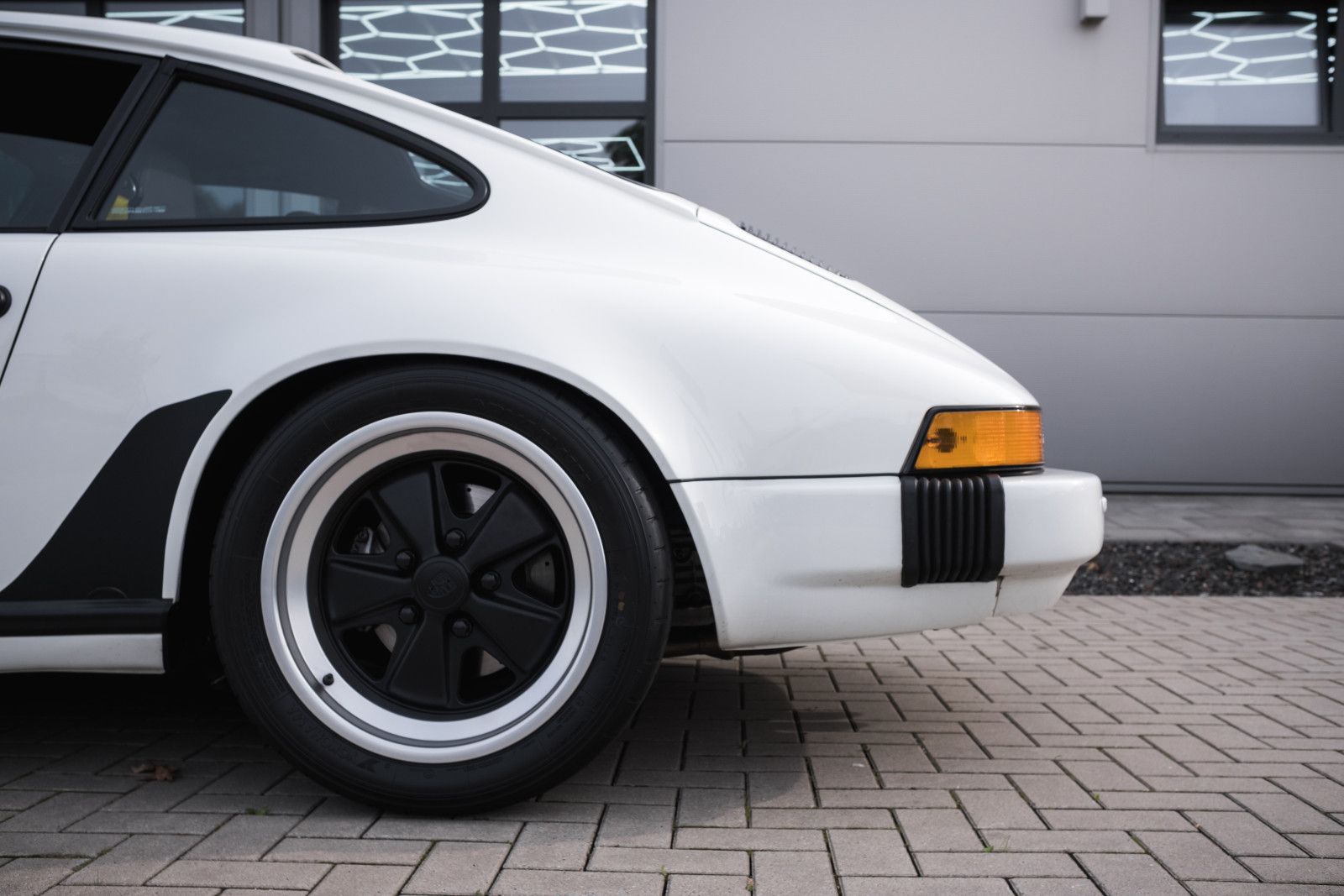 Fahrzeugabbildung Porsche 911 Carrera Coupe - 330PS - umfangr. restauriert