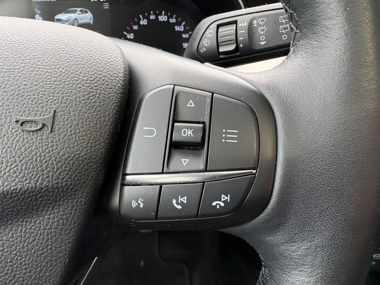 Fahrzeugabbildung Ford Focus Titanium Kamera Schiebedach LED SHZ PDC