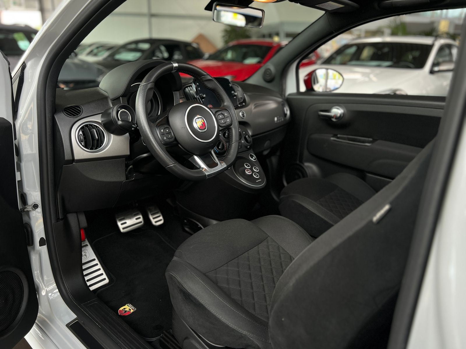 Fahrzeugabbildung Abarth 595C Aut. CARPLAY KLIMA XENON ALU