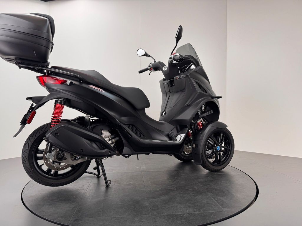 Fahrzeugabbildung Piaggio MP3 300 HPE *SERVICE NEU *TOPCASE