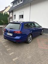 Volkswagen Golf 2.0 TSI DSG 4MOTION R Variant R - Volkswagen Golf mit Benzin-Antrieb: Kombi, 2.0