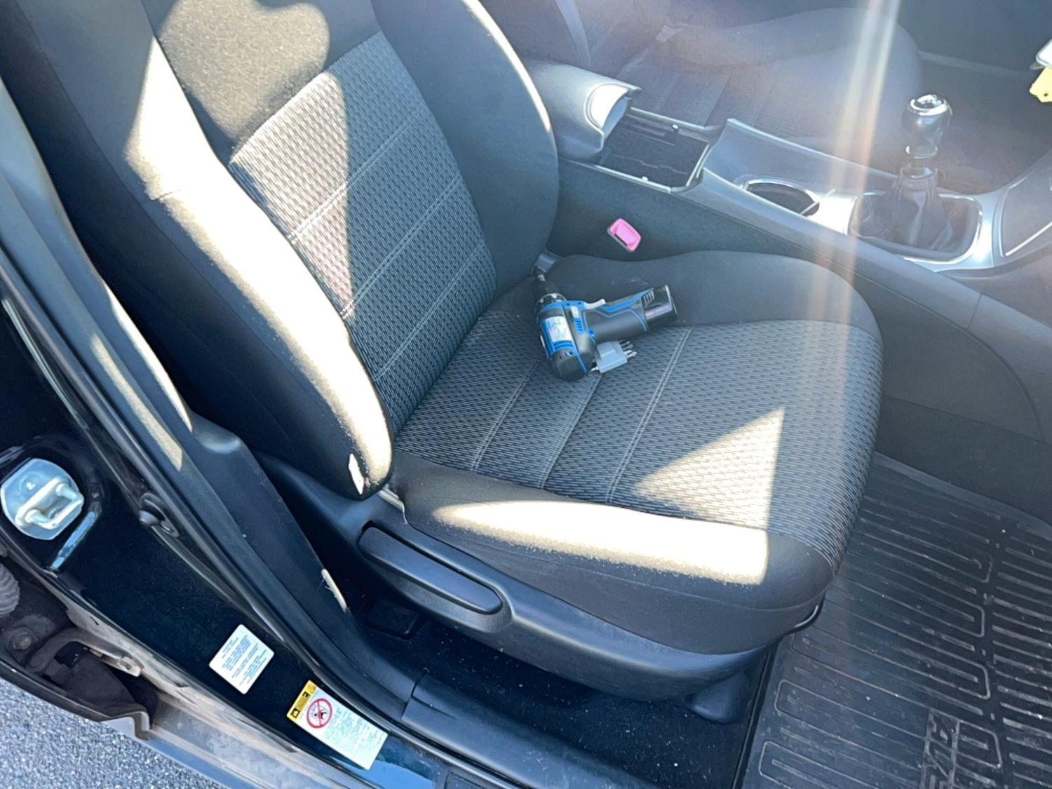 Toyota Avensis 2012 — photo 13