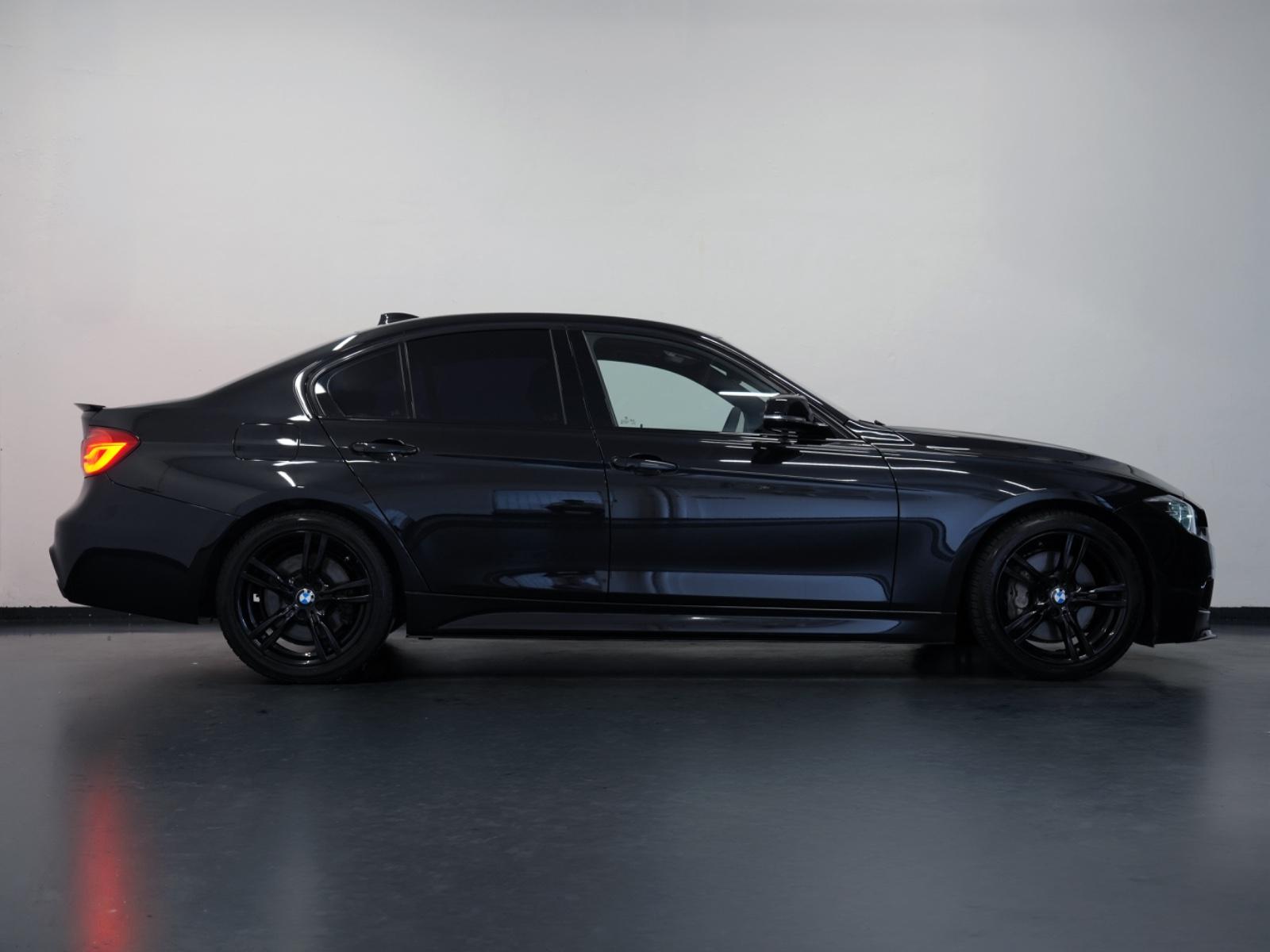 BMW 330i Limousine M-Sport CARBON/R-KAM/MEMORY/LEDER