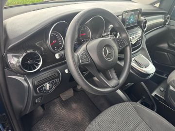 Mercedes V 220 - 8