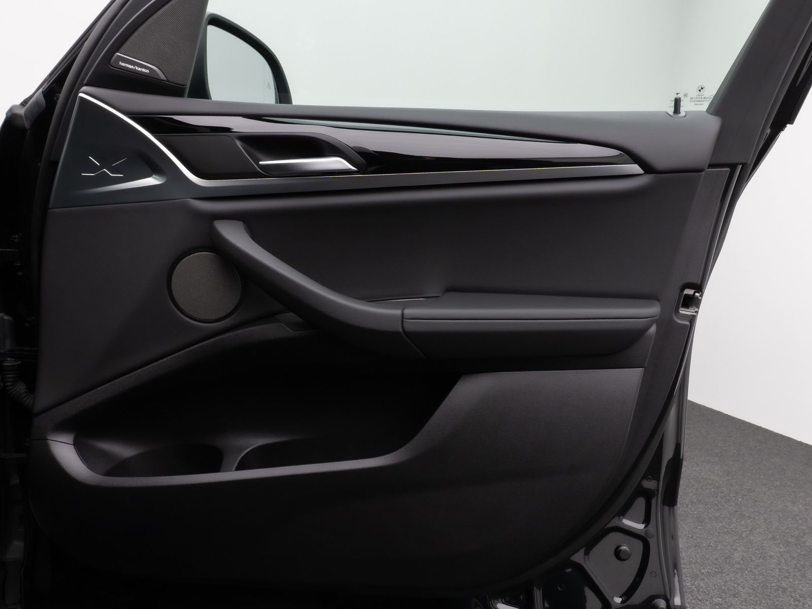 Fahrzeugabbildung BMW X3 xD30e Panorama Kamera HUD H/K Komfort Sport