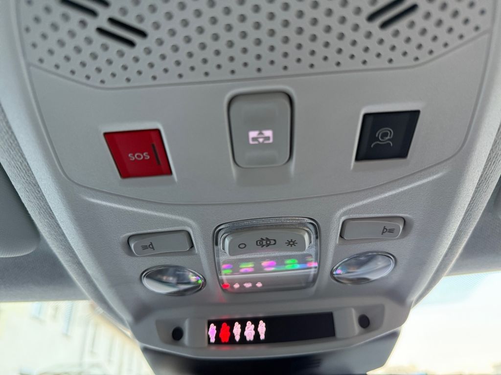 Fahrzeugabbildung Citroën C4 Hybrid 145 MAX - Schiebedach*Winter Paket