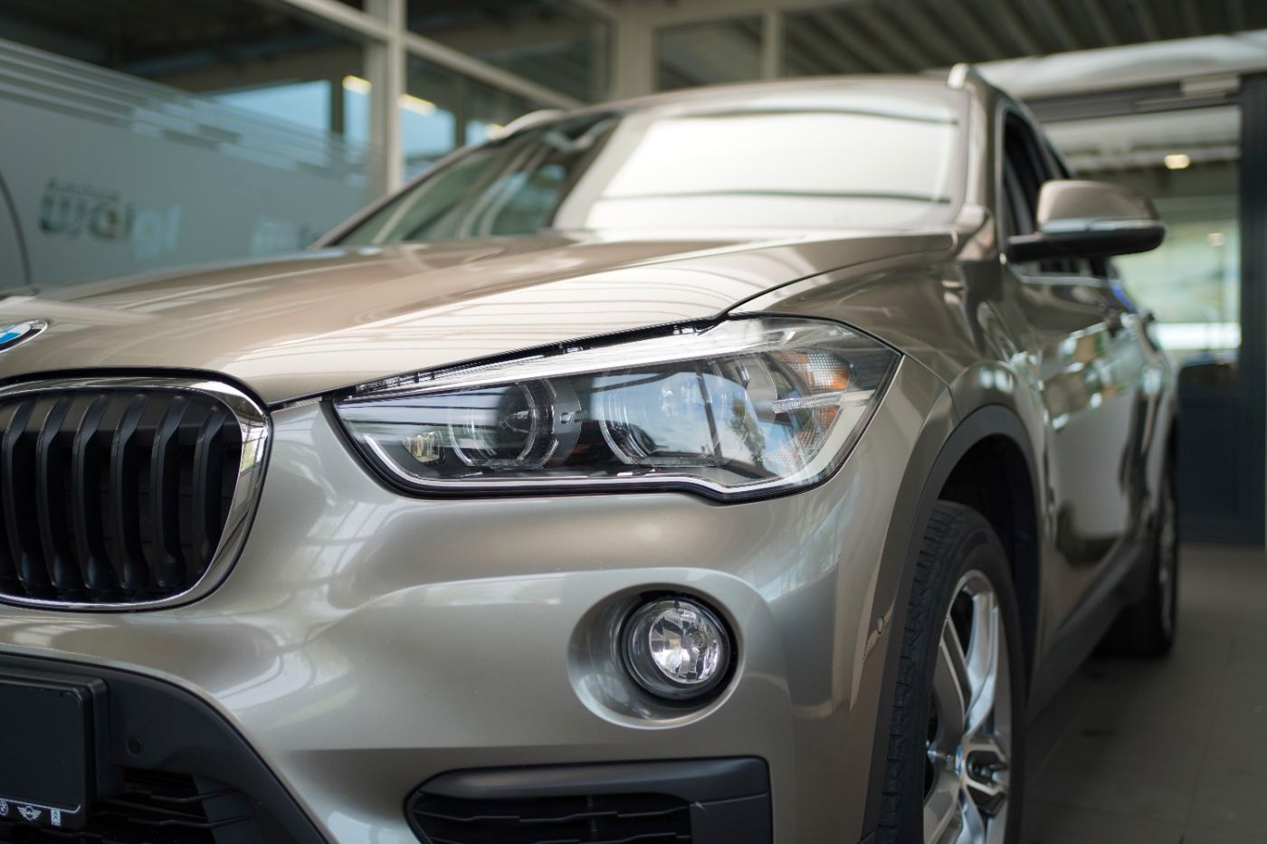 Fahrzeugabbildung BMW X1 18i Advantage +Sportsitze+LED+Parkassistent+