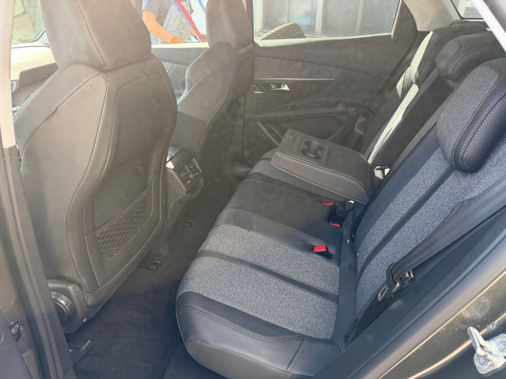 Peugeot 3008 PureTech 130 Stop & Start GPF EAT8 Allure imagem 3