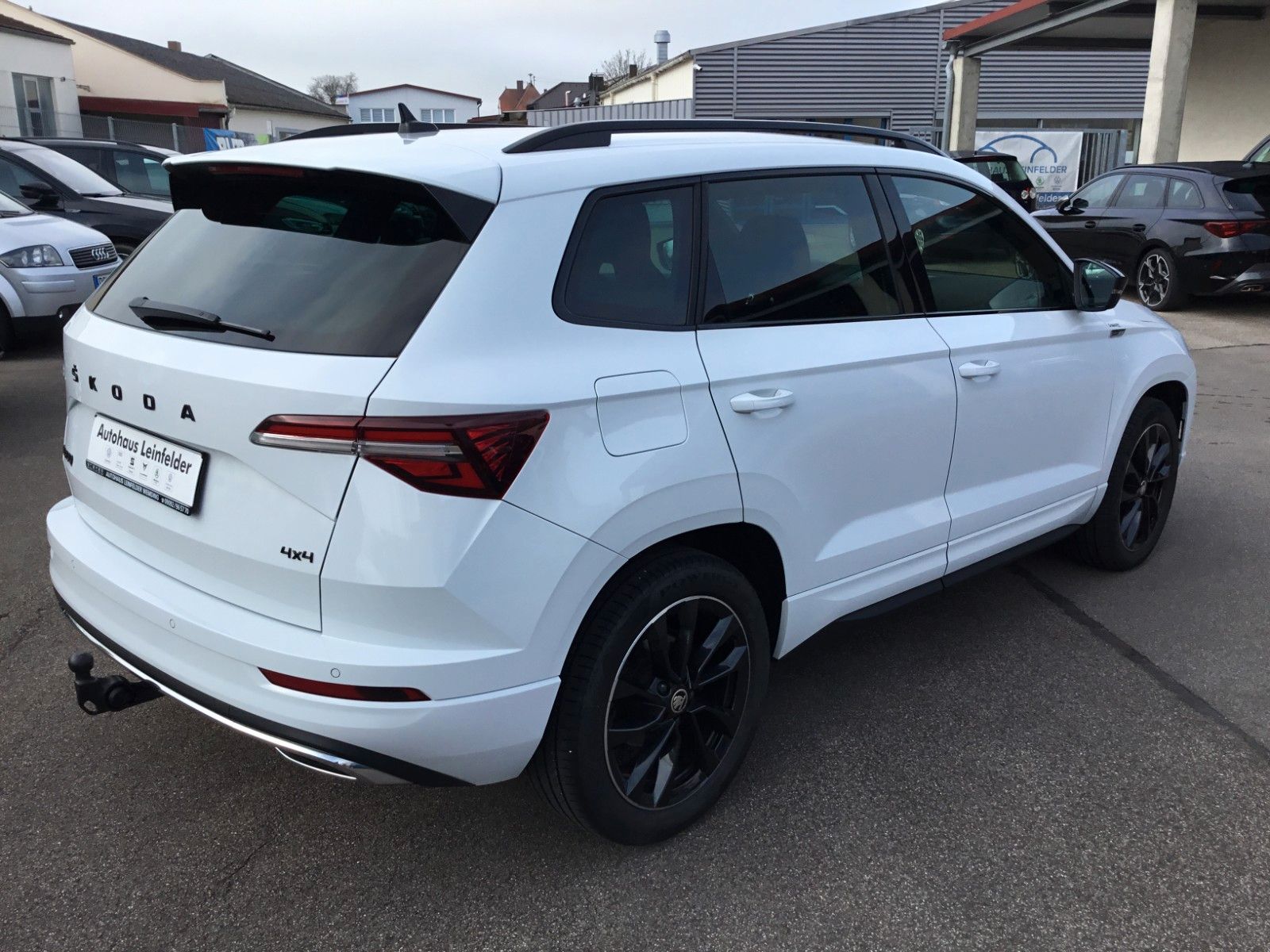 Fahrzeugabbildung SKODA Karoq 2.0l TDI DSG 4x4 SPORTLINE+AHK+18"+Kamera
