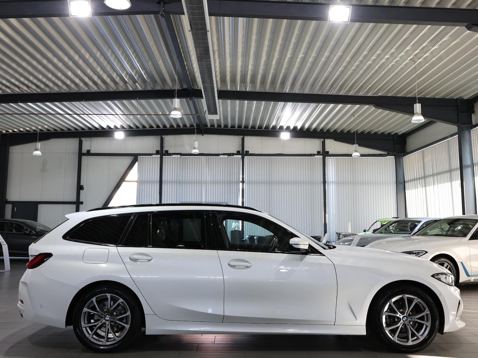BMW 318d Touring SPORT WHITE & BROWN / CURCED, LED