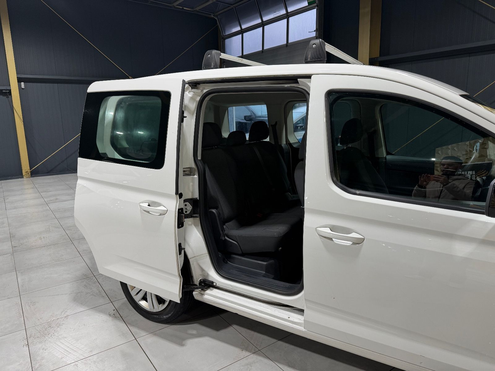 Fahrzeugabbildung Volkswagen Caddy /5-SITZER/BLUETOOTH/AUTO-HOLD/ACC