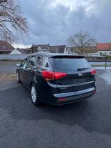 Kia cee'd Sportswagon 1.6 CRDi  Vollausstattung, AHK - Kia cee'd Sportswagon von privat
