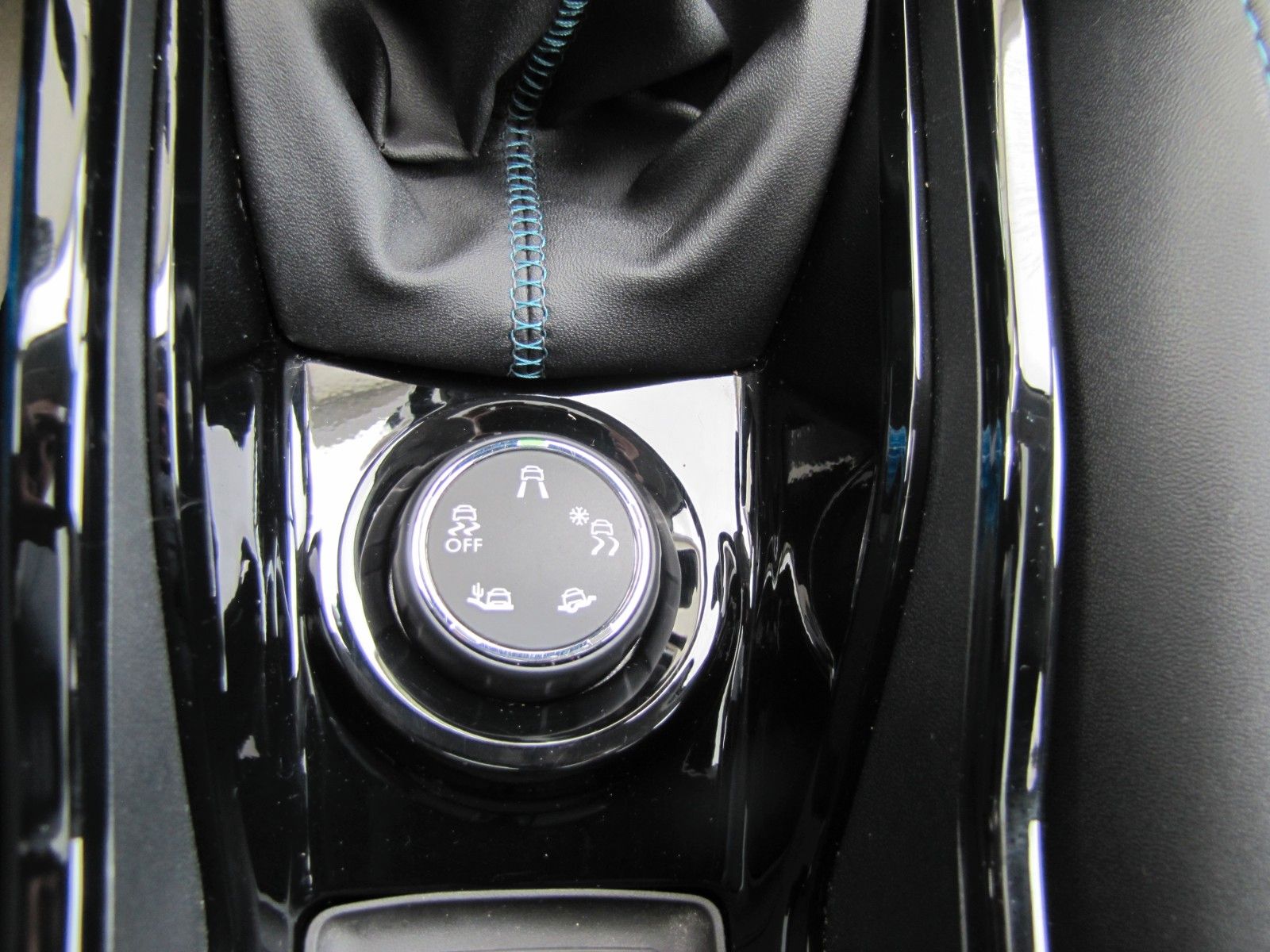 Fahrzeugabbildung Peugeot 2008 Crossway 1.2 PureTech 110 PS