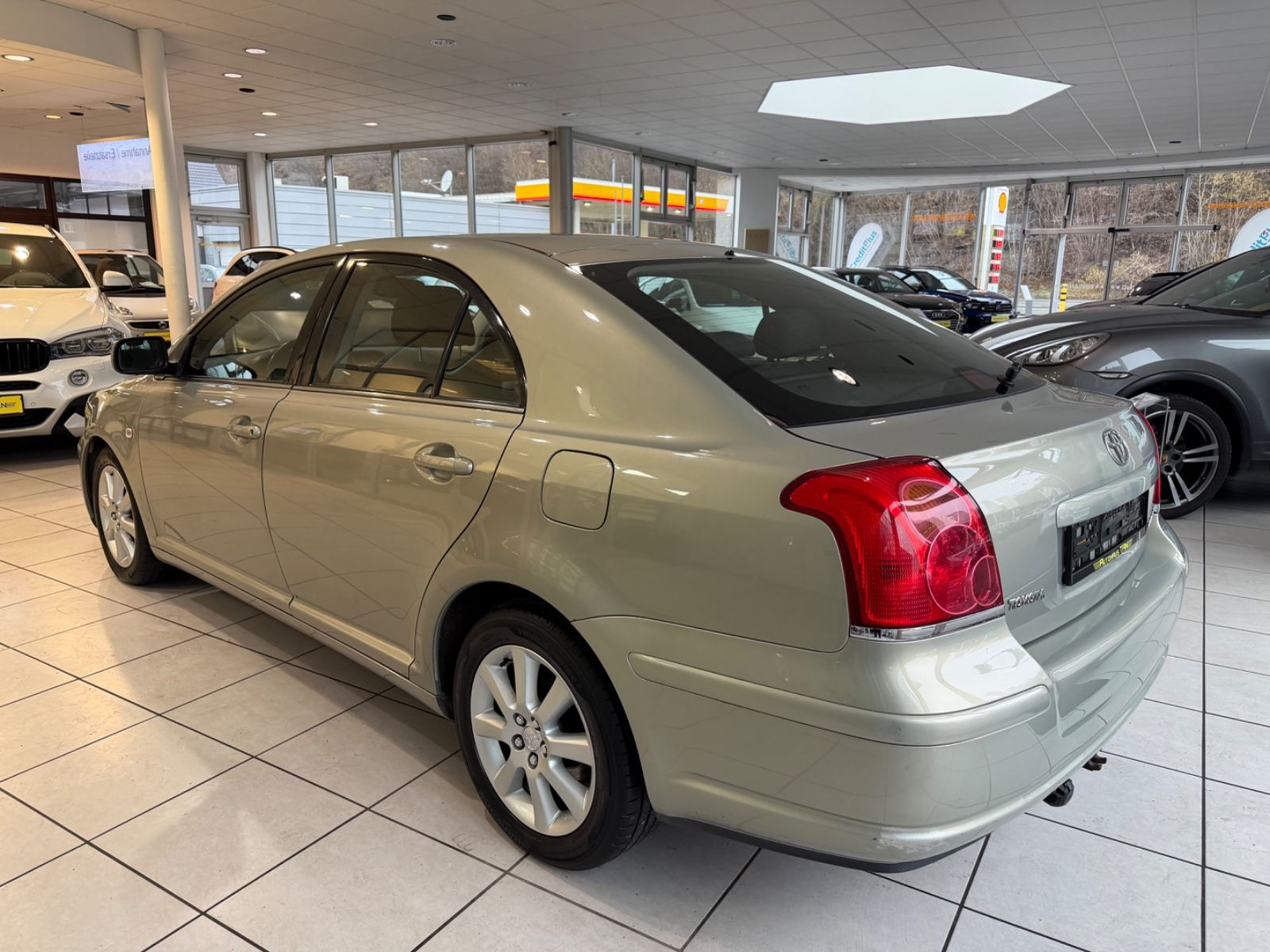 Fahrzeugabbildung Toyota Avensis 1.8 Executive Liftback
