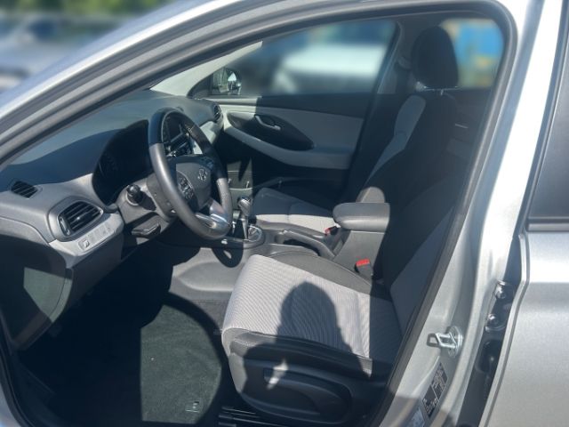 Fahrzeugabbildung Hyundai i30 Select 1.4 Fahrerprofil Spurhalteass. Fernli