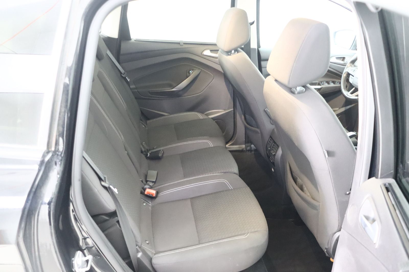 Fahrzeugabbildung Ford C-Max 1.0 * Navi * PDC * SHZ