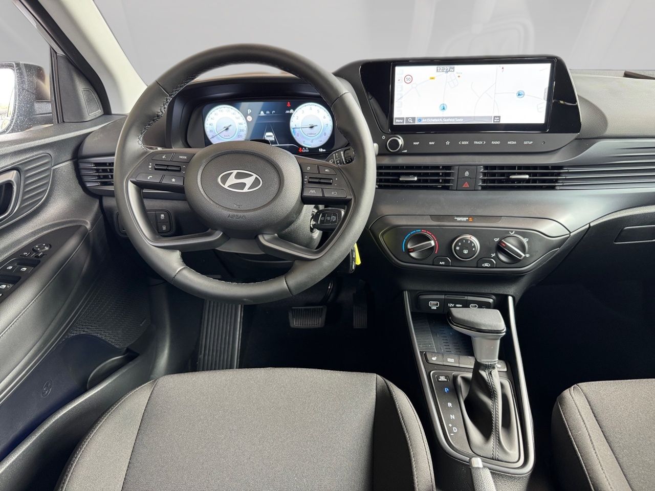 Fahrzeugabbildung Hyundai i20 TREND 2xKlima AUT DynLicht Kam. LM Navi PDC