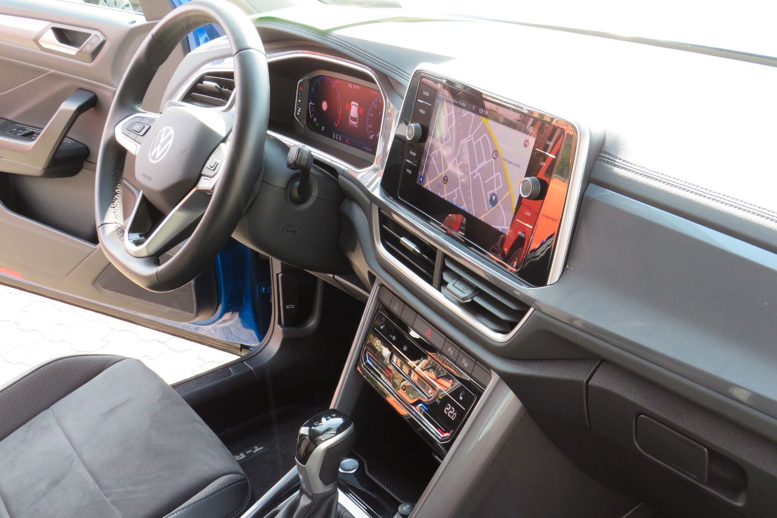 Fahrzeugabbildung Volkswagen T-Roc Style KAMERA ACC NAVI APP SITZH DIGI-COPI