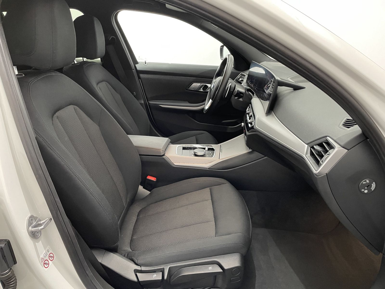 BMW 318d LED//SHZ/NAVI/STANDHEIZUNG/LENKRADHEIZUNG foto 12