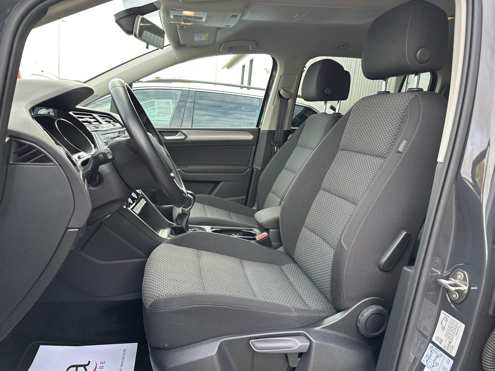 Fahrzeugabbildung Volkswagen Touran 1.5 TSI Comfortline NAV+CARPLAY+17ZO+1HD