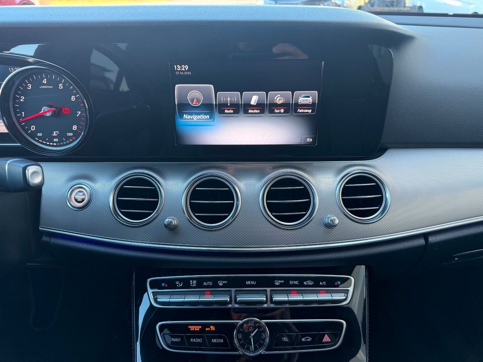 Fahrzeugabbildung Mercedes-Benz E 200 Avantgarde+RFK+Multibeam+Ambiente+