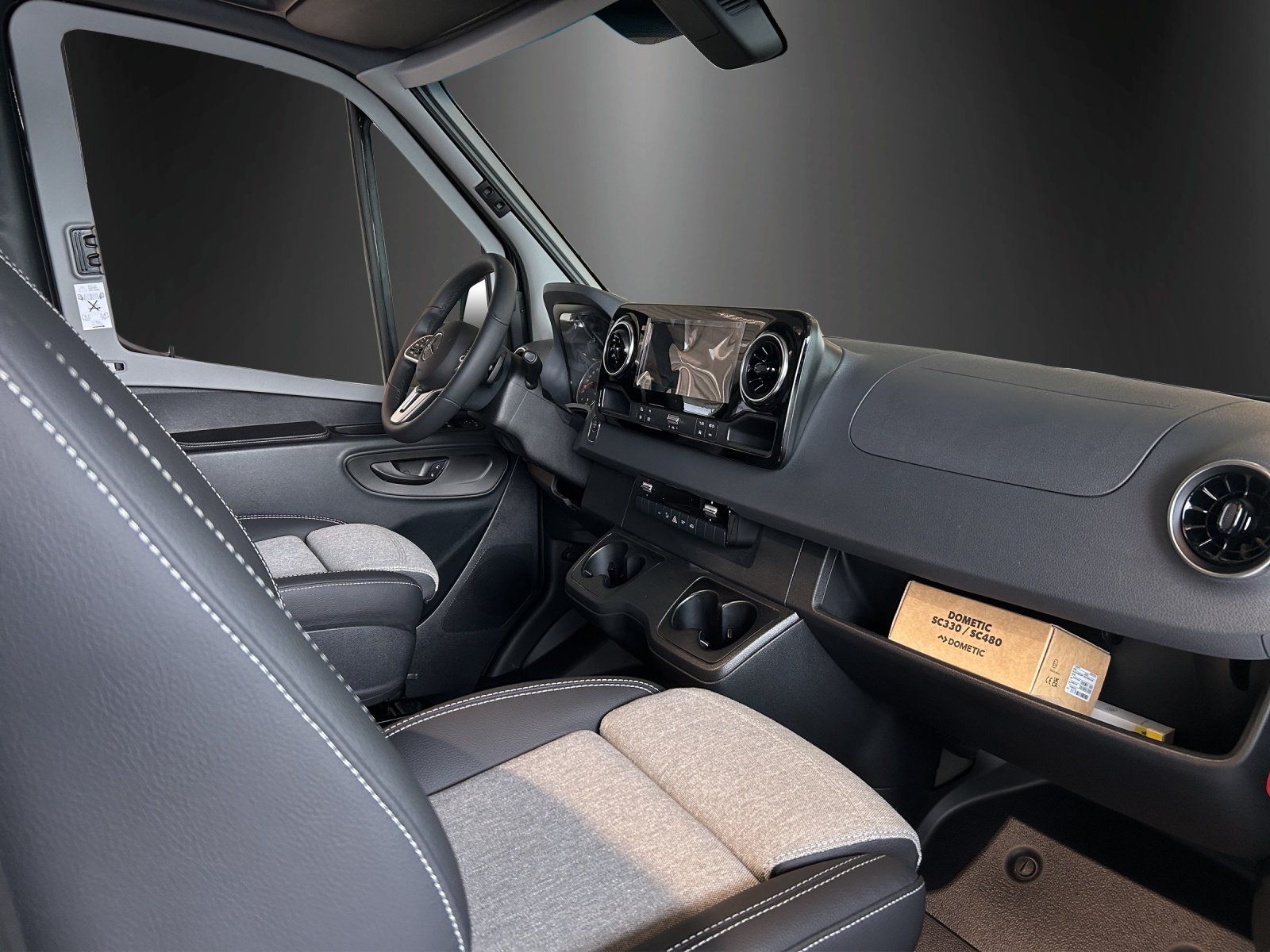 Fahrzeugabbildung Pössl Pössl Roadstar X, Trittst 4x4 LED Solar Navi