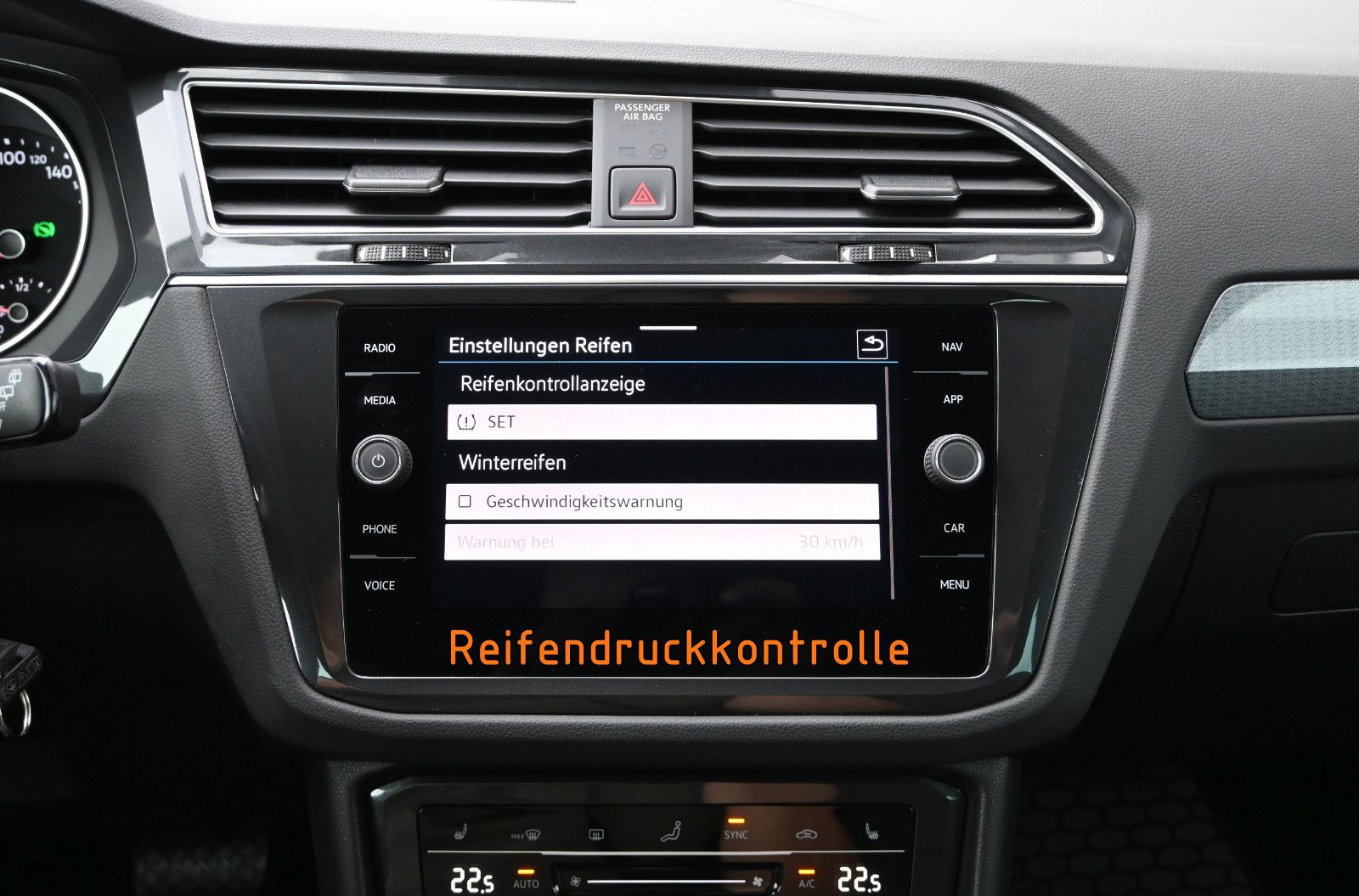 Fahrzeugabbildung Volkswagen Tiguan 2.0 TDI DSG 4MOT Life °ACC°AHK°HUD°STHZ°