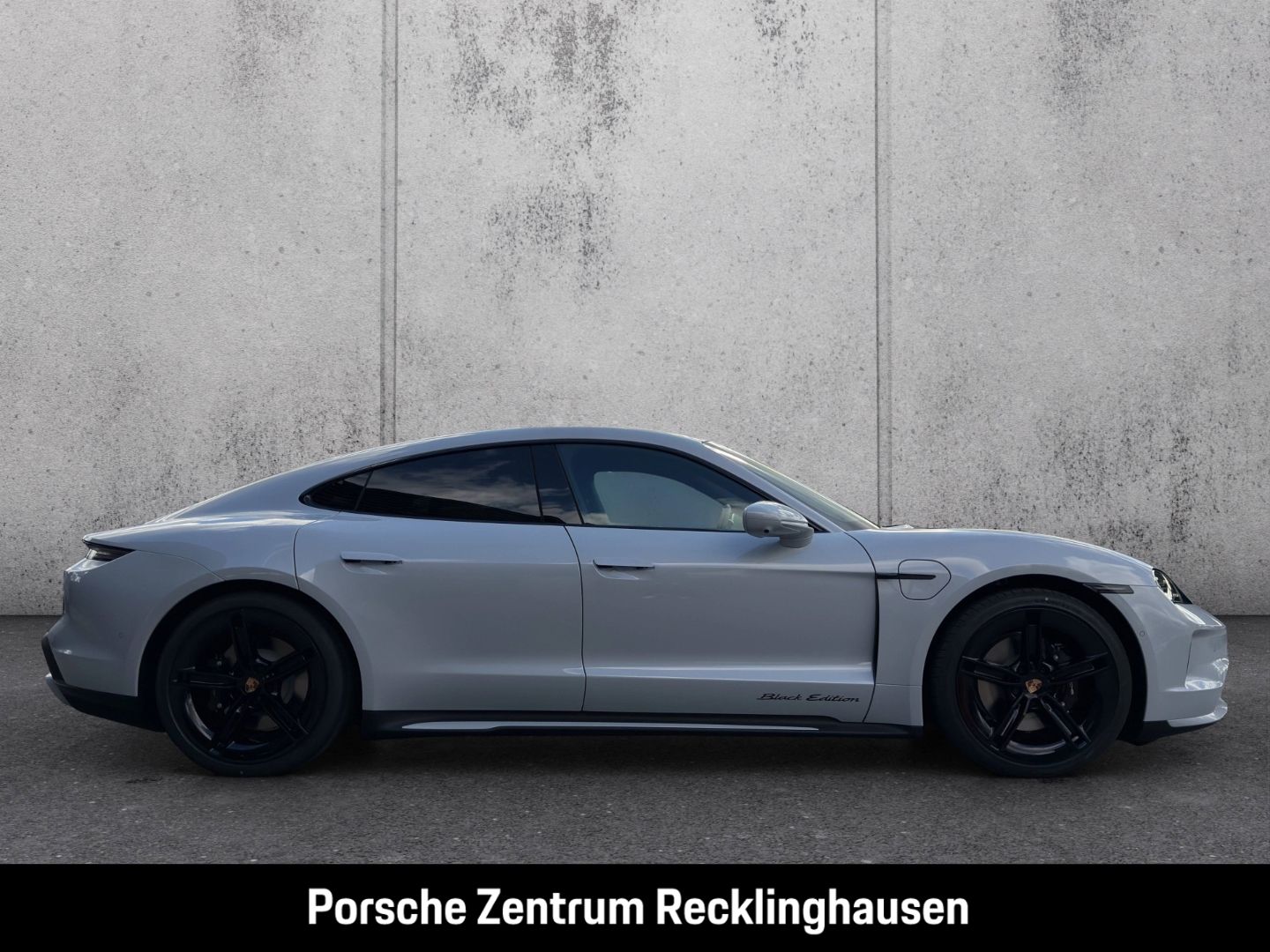 Porsche Taycan Black Edition SportDesign Paket Luftfeder foto 8
