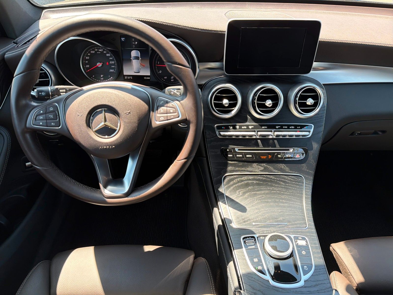 Fahrzeugabbildung Mercedes-Benz GLC 250 d 4Matic Exclusive AHK schwenkbar