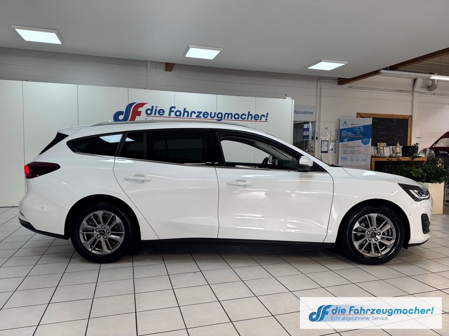 Fahrzeugabbildung Ford Focus Turnier Titanium X Navi Digitales Cockpit